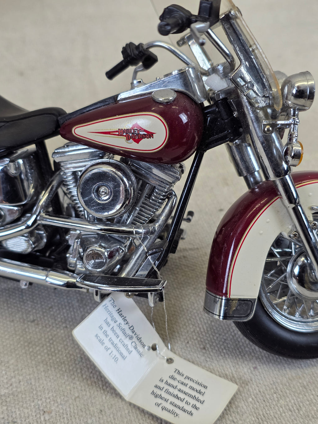 Franklin Mint Harley Davidson Heritage Softail Classic 1/10 Motorcycle