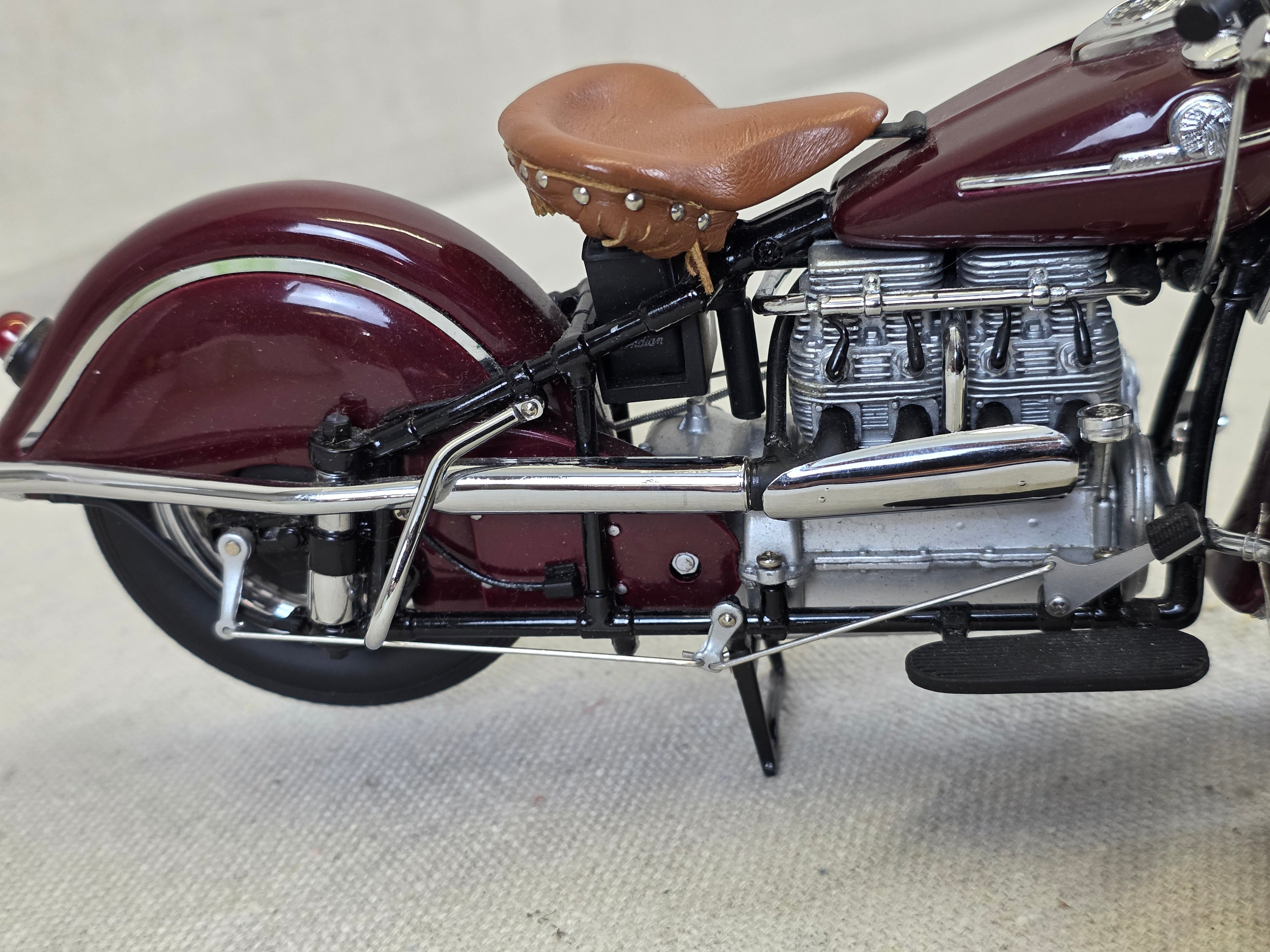 1942 Indian Model 442 Franklin Mint 1/10 Scale Motorcycle