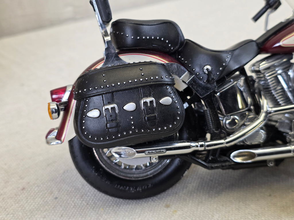 Franklin Mint Harley Davidson Heritage Softail Classic 1/10 Motorcycle