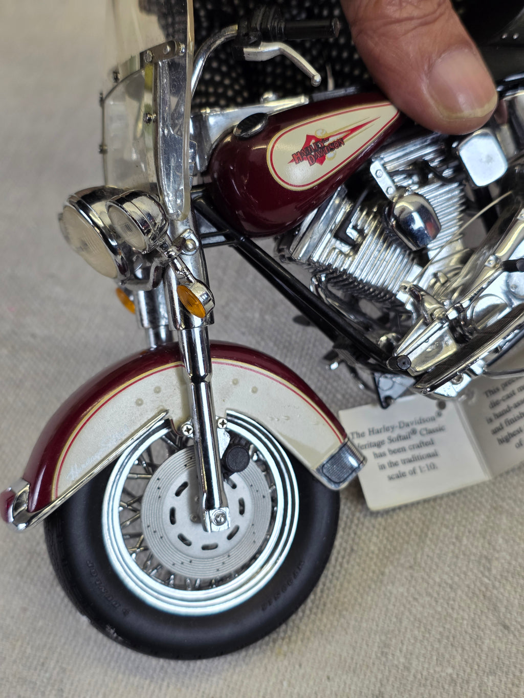 Franklin Mint Harley Davidson Heritage Softail Classic 1/10 Motorcycle