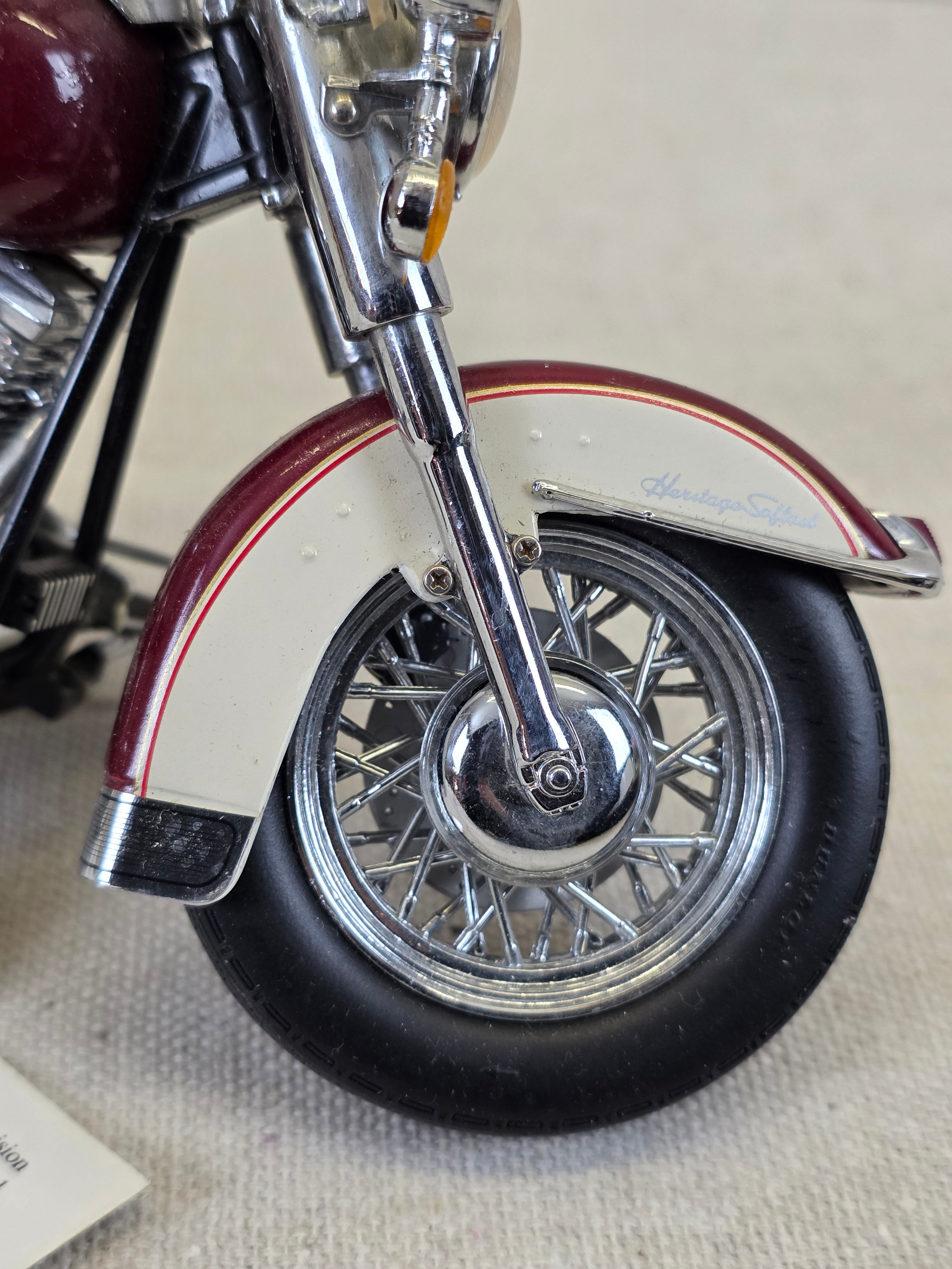 Franklin Mint Harley Davidson Heritage Softail Classic 1/10 Motorcycle